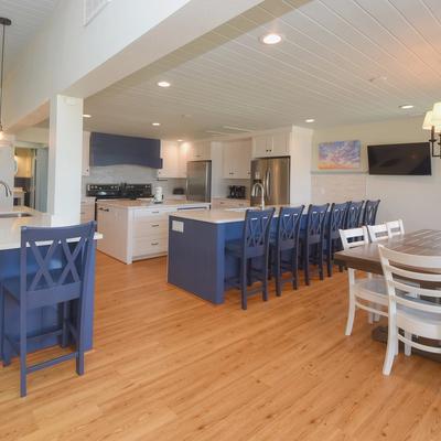 Spacious kitchen and dining room in Sandwolf’s Den.