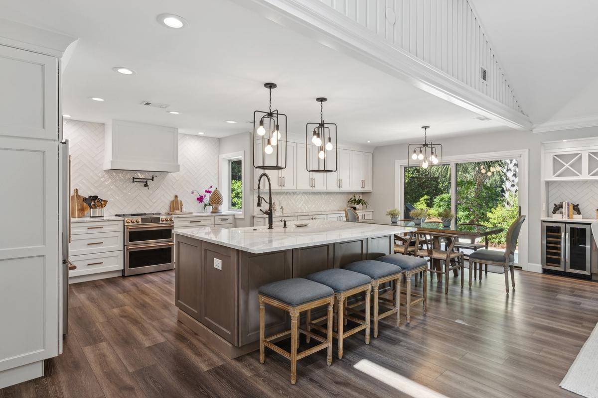 Modern kitchen in 60 Lawton.