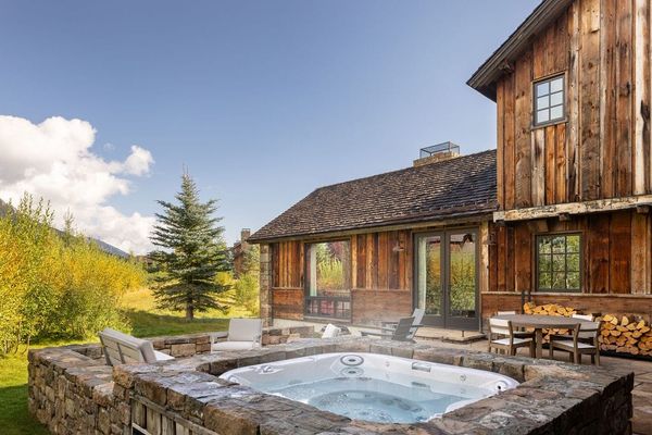 14 of the Best Cabins With Hot Tubs and Mountain Views