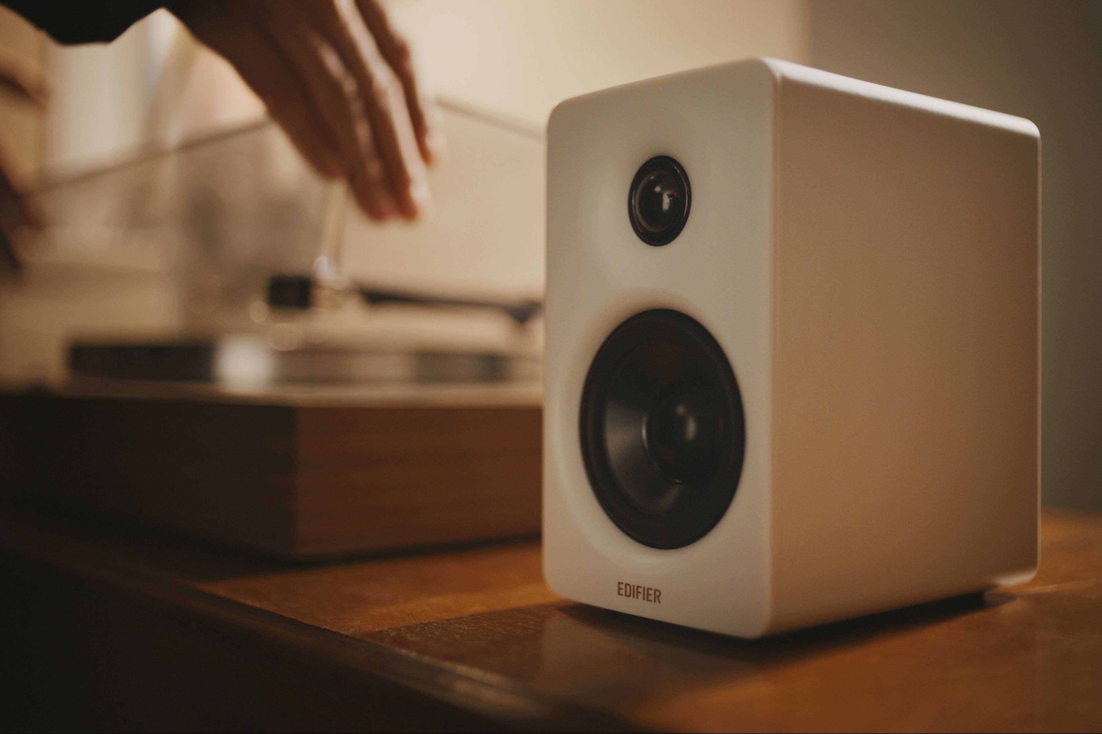 Kento Yamazaki & Edifier