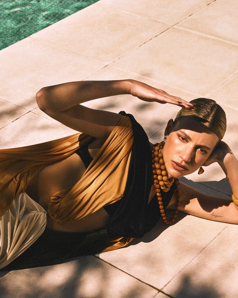 ANGIE LANDABURU X HOLA FASHION