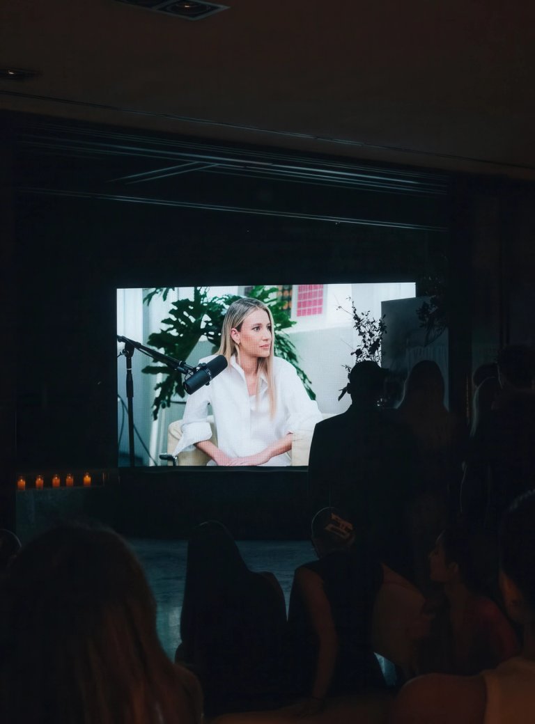 PODCAST ANGIE LANDABURU: ANGELES Y DEMONIOS