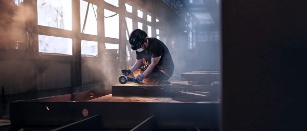 Acero y construcción de instalaciones