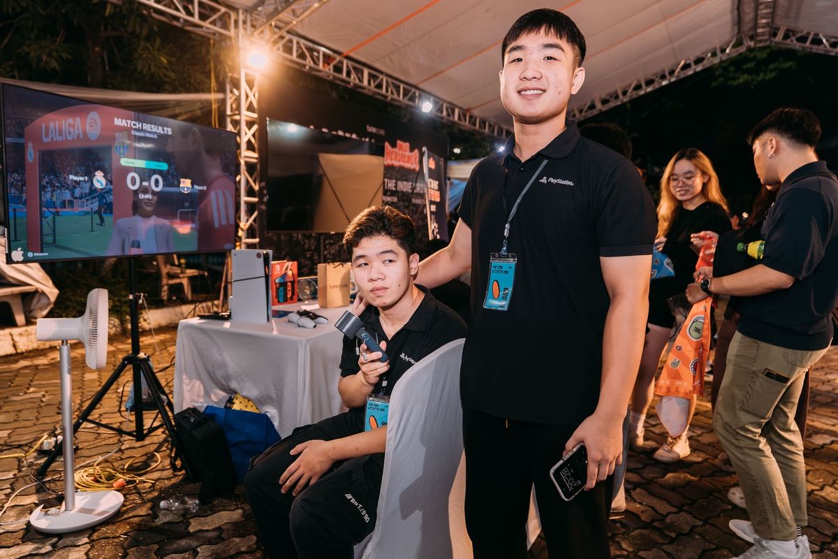 Video game booth