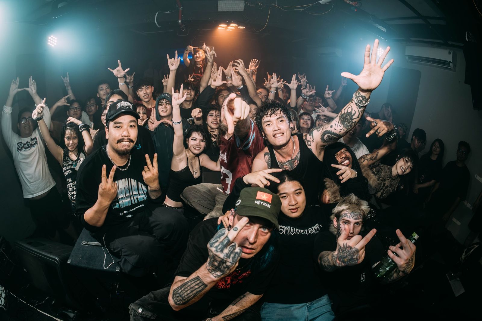 The tour party took picture with crowd