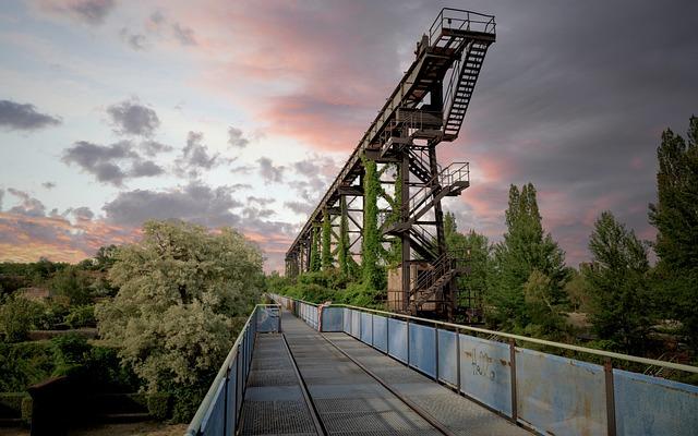 Der Landschaftspark Duisburg-Nord bietet viele Möglichkeiten für Spaziergänge mit Hund.