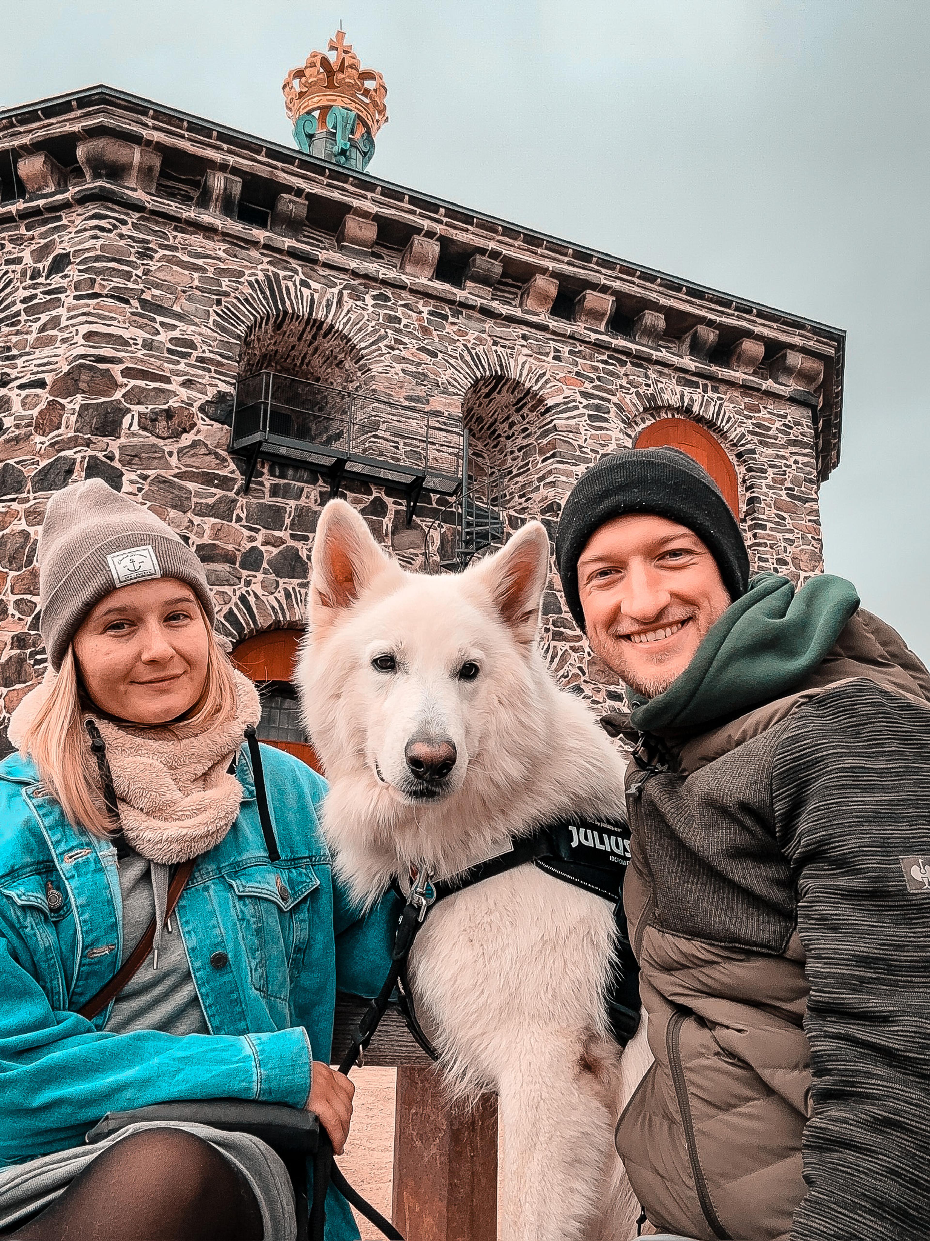 Lisa, Jukon und Robert vor Skansen Kronan