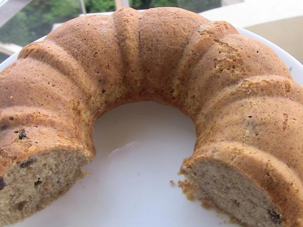Apple Cinnamon Raisin Cake ..... Flavors of the Fall in Sunny Singapore