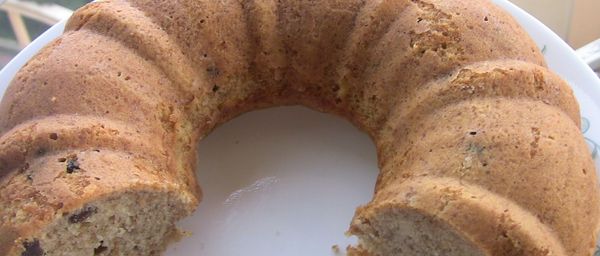 Apple Cinnamon Raisin Cake ..... Flavors of the Fall in Sunny Singapore