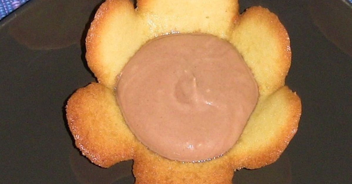 (Tuile) Flowers on a Plate