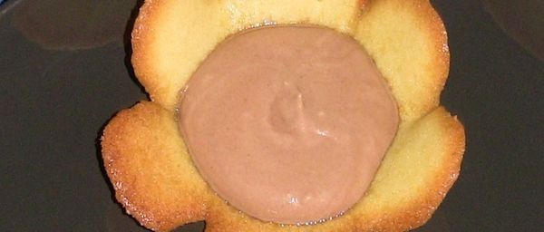 (Tuile) Flowers on a Plate