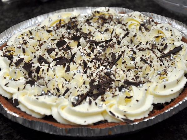 Easy & Quick Chocolate Pudding Pie 