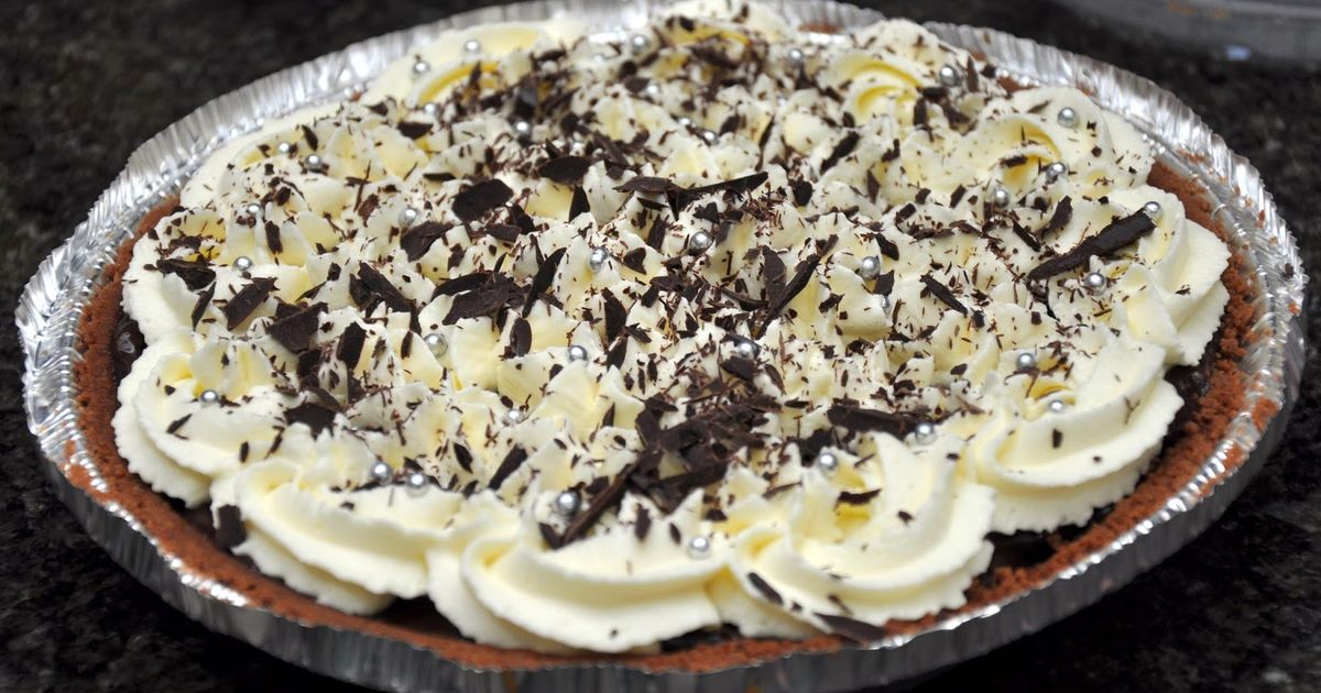 Easy & Quick Chocolate Pudding Pie 