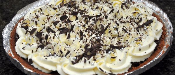 Easy & Quick Chocolate Pudding Pie