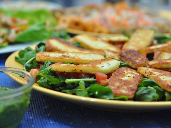 Grilled Halloumi Salad with Pesto 