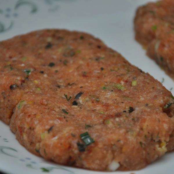 Delicious and Healthy Salmon Patty Sandwiches gallery photo 8