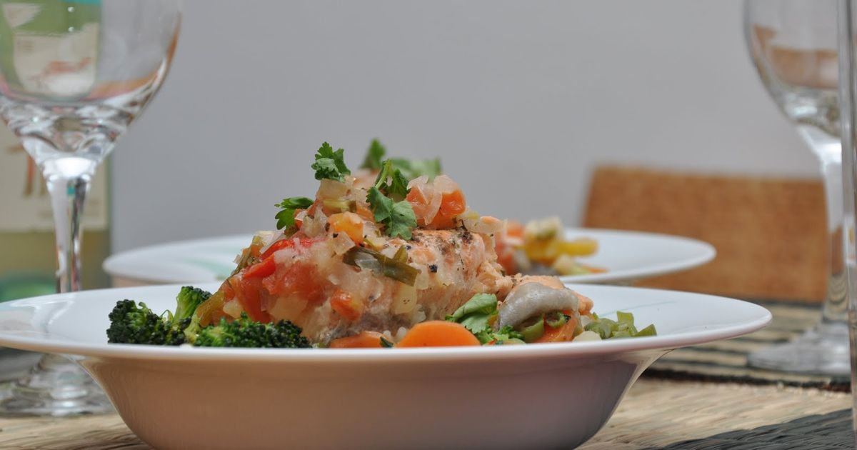 baked salmon, easy recipe, weeknight dinner, healthy, foil baked salmon, foil baked fish