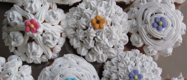 Girls' day in the kitchen - Cupcakes with Icing :)