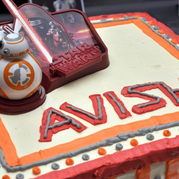 Star Wars Themed Cake and Party Food ....... May the Force Be With Us! gallery photo 16