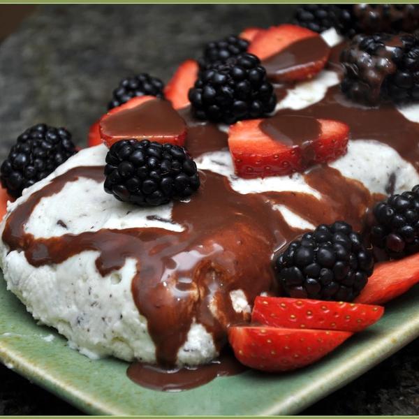 Meringue Gelato Cake gallery photo 1