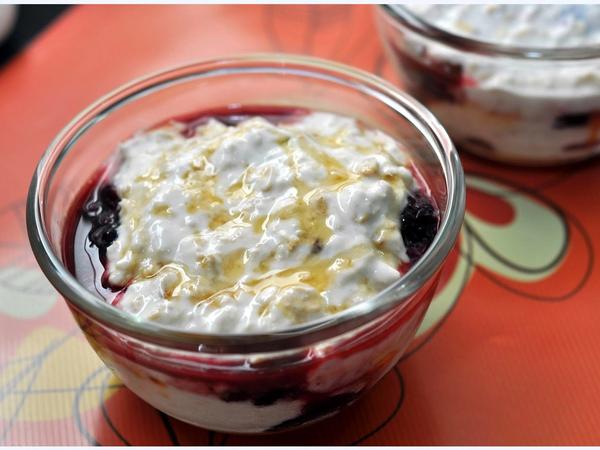 Perfect Summer Breakfast - No Cook Mango Berry Oatmeal