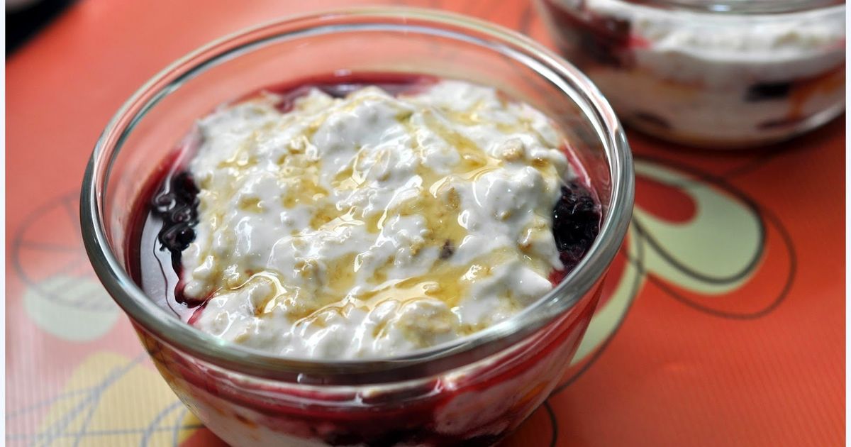 Perfect Summer Breakfast - No Cook Mango Berry Oatmeal