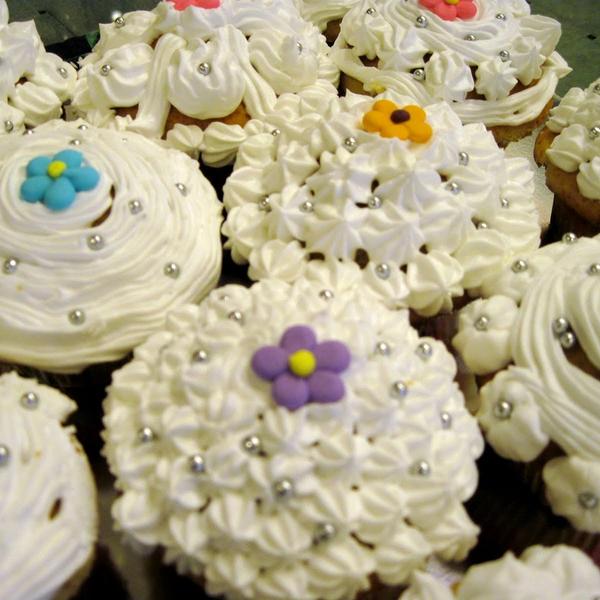 Girls' day in the kitchen - Cupcakes with Icing :) gallery photo 3