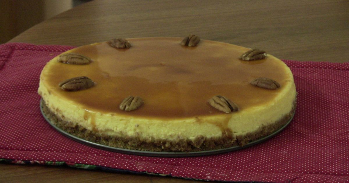 cheesecake, caramel cheesecake, pecan cheesecake, caramel pecan cheesecake, homemade cheesecake
