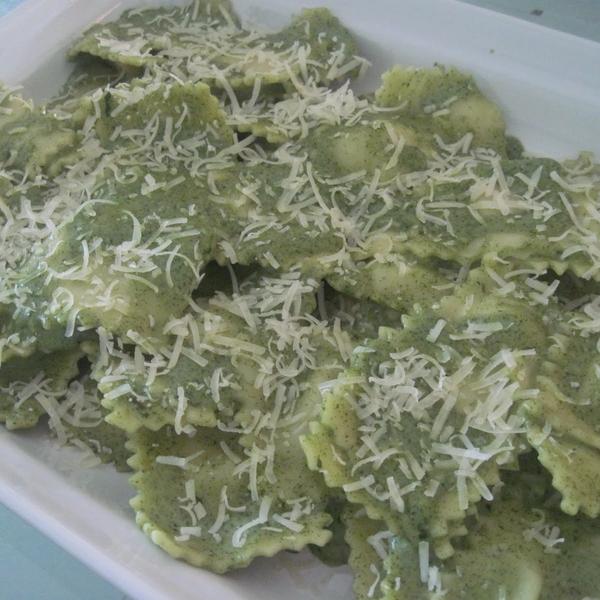 Ravioli in Spinach Pesto Sauce gallery photo 1