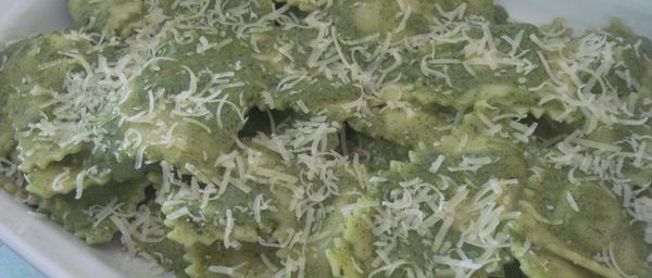 Ravioli in Spinach Pesto Sauce