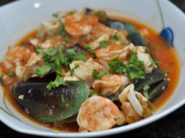 Light & Healthy Seafood Cioppino