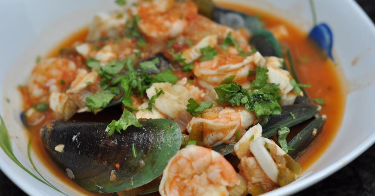 Light & Healthy Seafood Cioppino