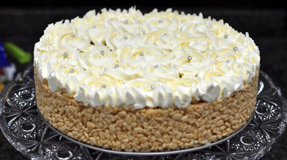Click to view full image Perfect for Summer .... Rice Krispies Ice Cream Cake