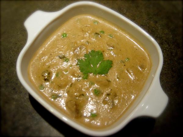 Healthy Mushroom & Peas in Cashew Gravy
