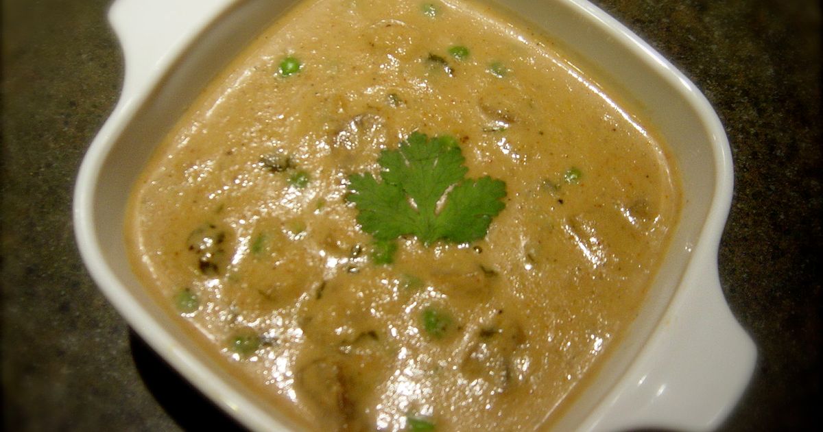 Healthy Mushroom & Peas in Cashew Gravy