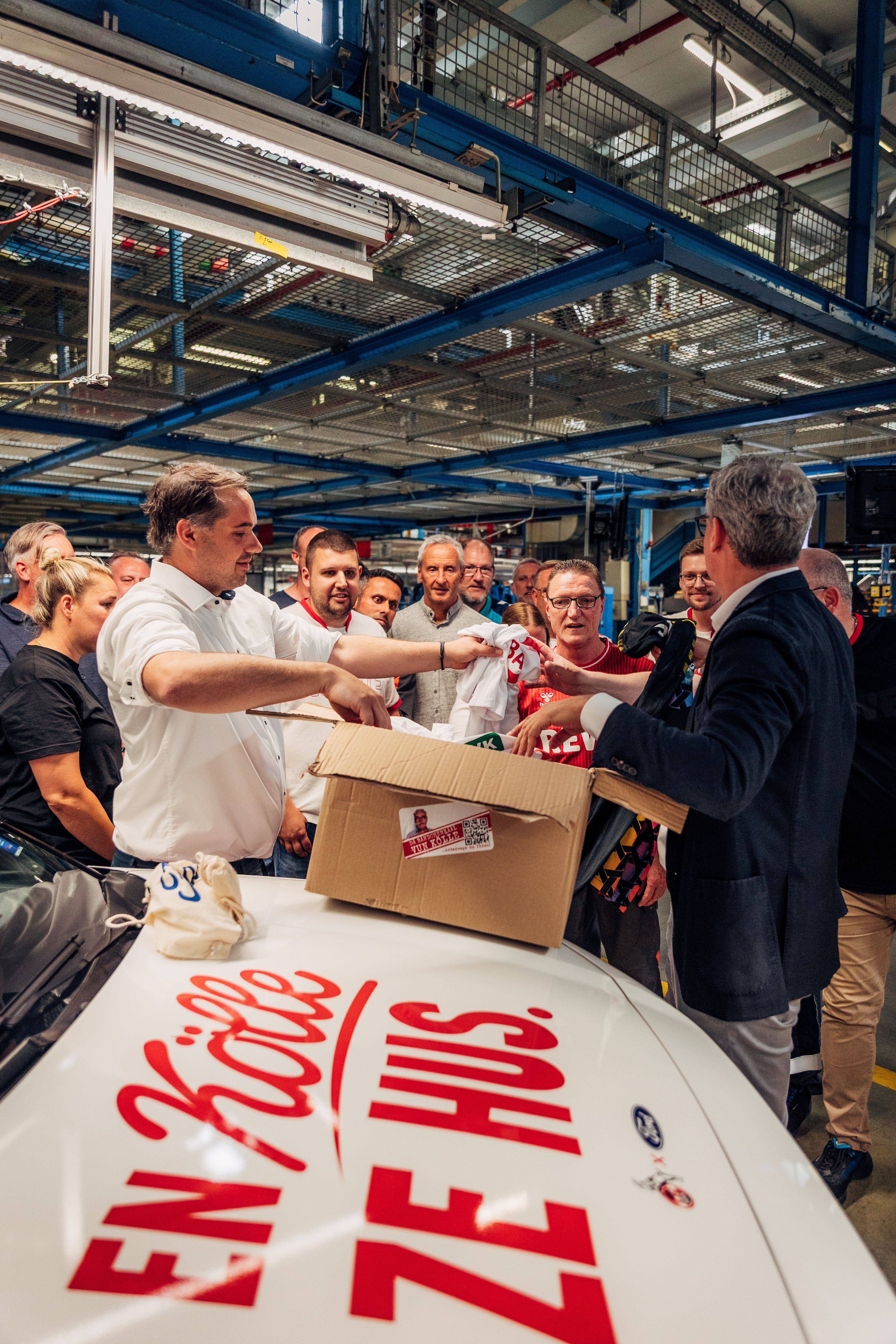 1. Fc Köln, Trikots, Christoph Herr, Managing Director Ford Deutschland, Österreich, Schweiz, Fotografie, Ford Werke Köln