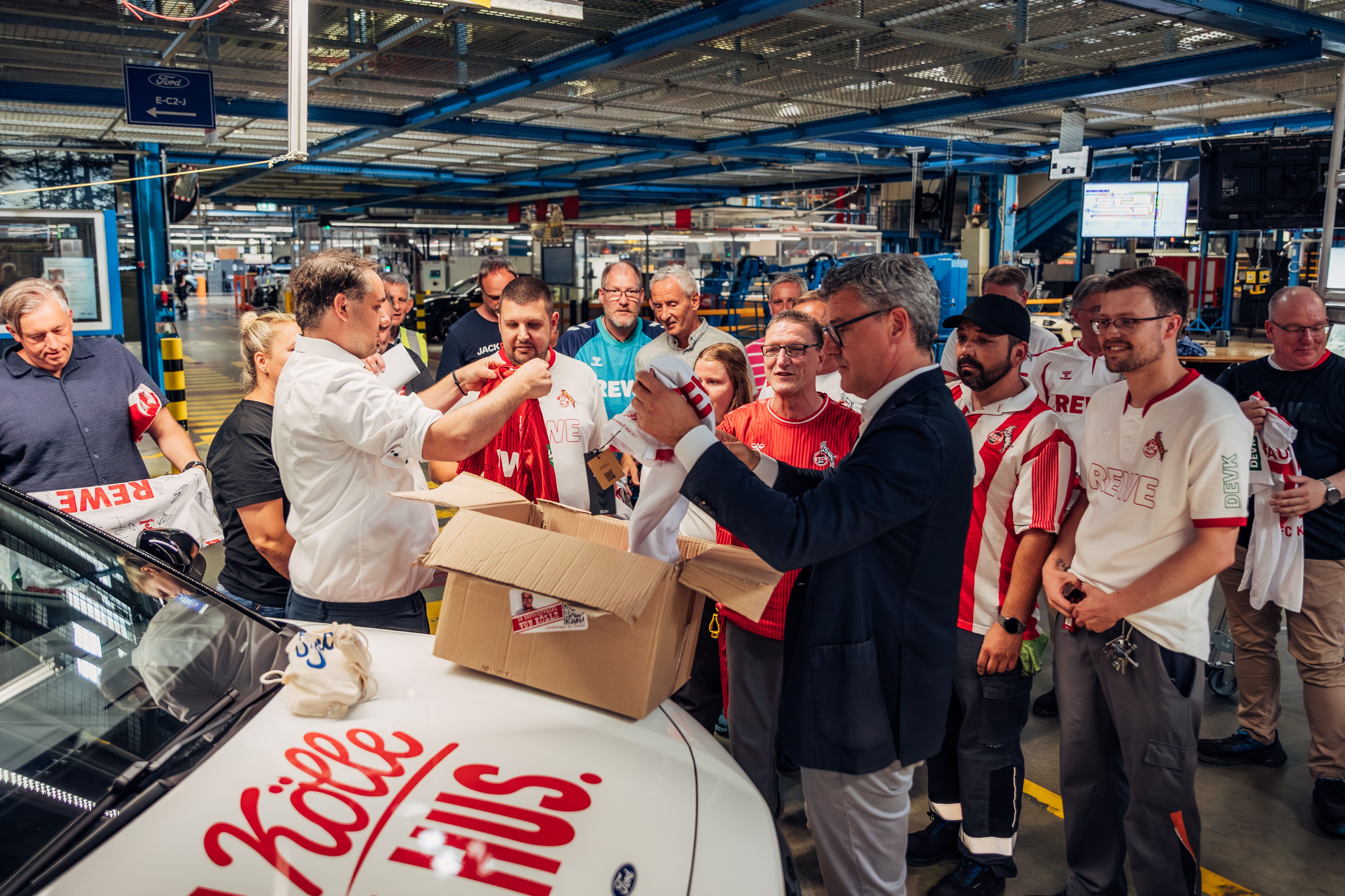 1. Fc Köln, Trikots, Christoph Herr, Managing Director Ford Deutschland, Österreich, Schweiz, Fotografie, Ford Werke Köln