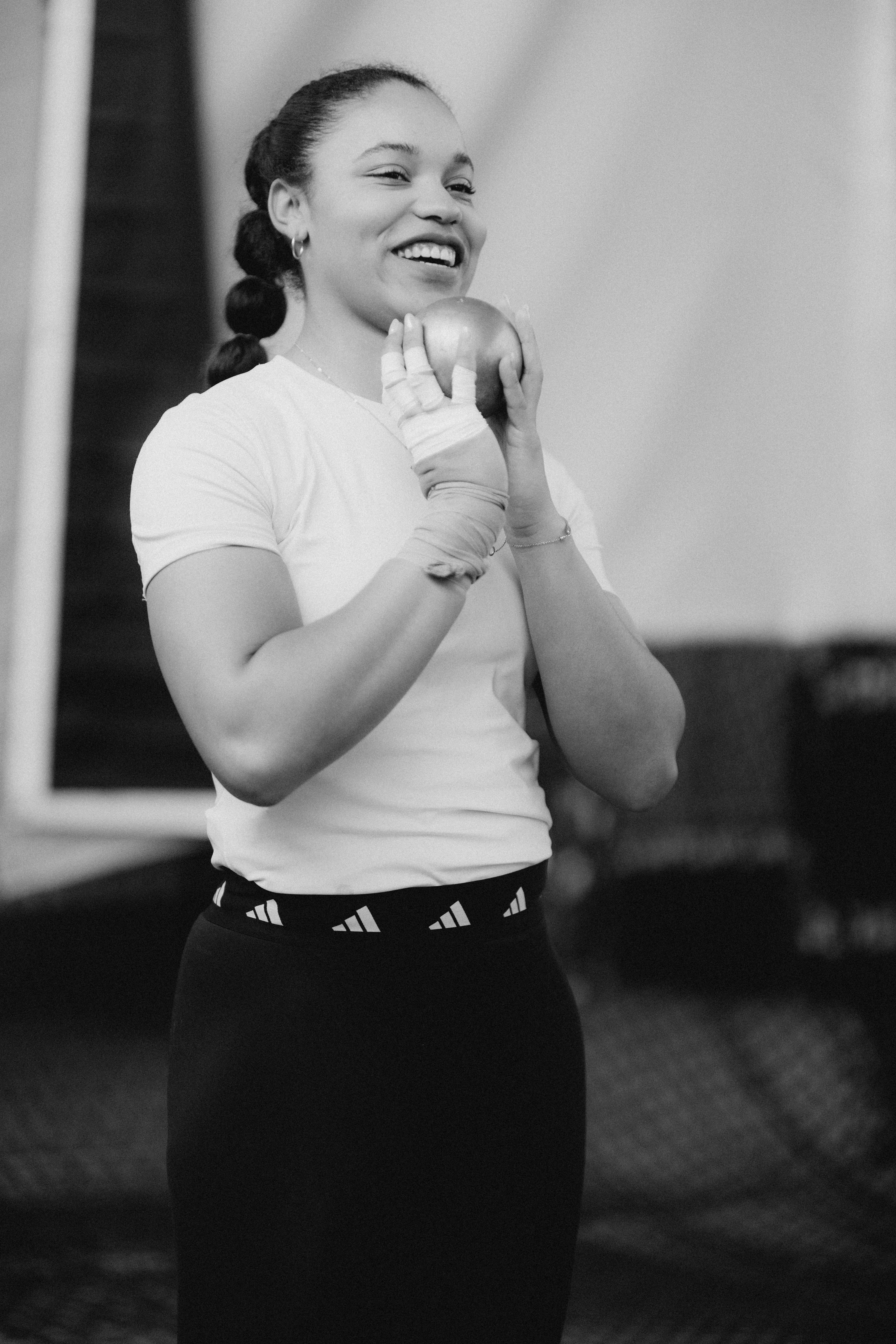 Weltmeisterin im Kugelstoßen Yemisi Ogunleye, Danke Coach Kampagne 2024, Deutsche Sporthilfe, Fotografie