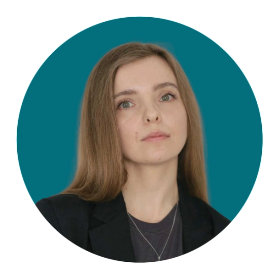 A headshot of Zoriana Bogutska against a teal background