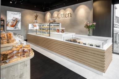 Licht winkelinterieur met koelingen van Bakkerij van Otten in Enter gemaakt door Infrashop