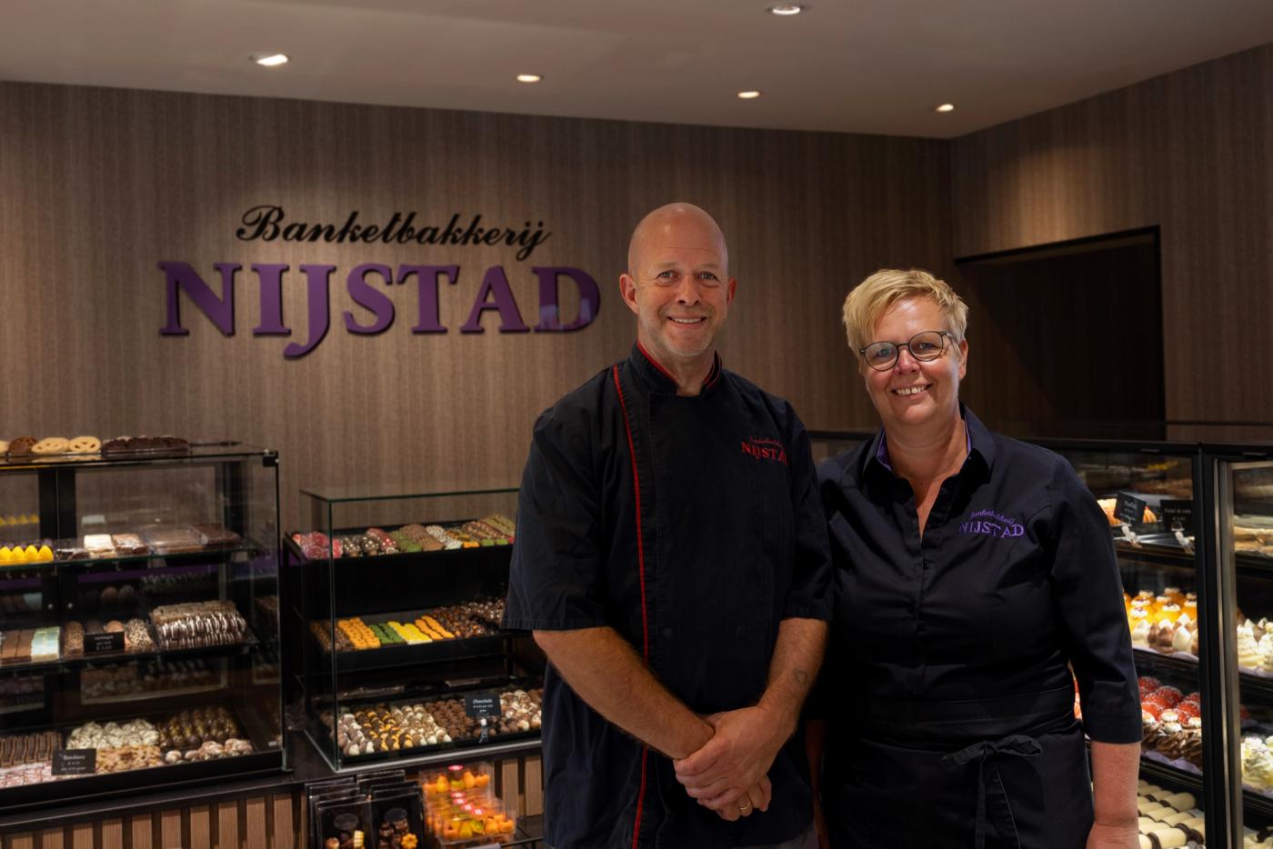 Erwin en Henriette Teunissen in hun vernieuwde winkelinterieur in Meppel