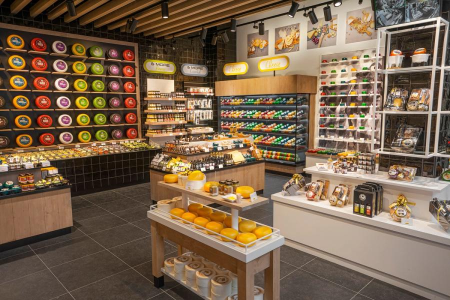 Winkelinterieur van Cheese and More Mall of The Netherlands