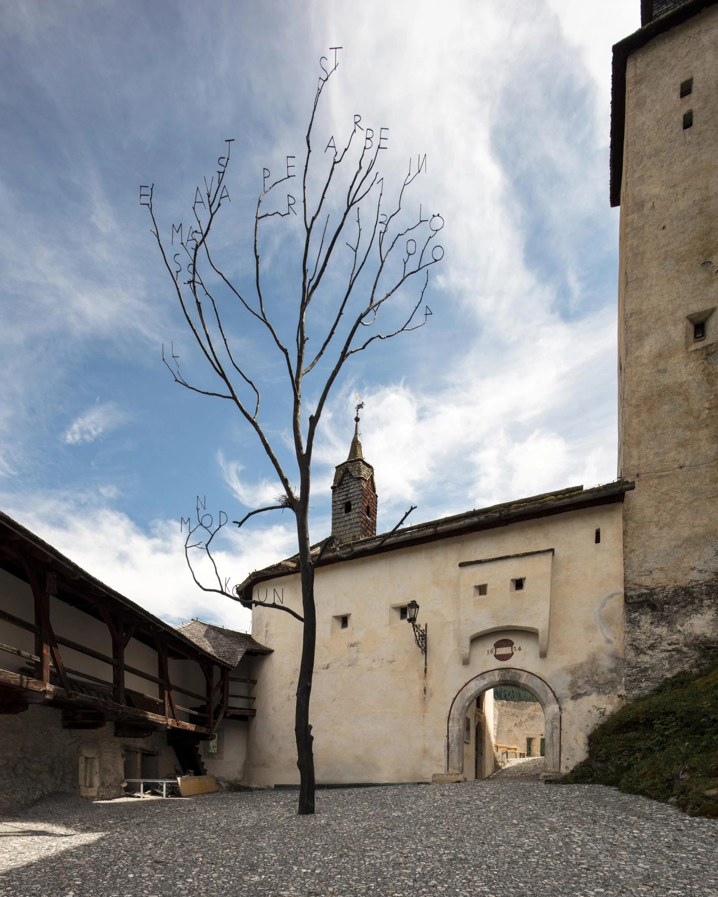 Ko Un, Bronze sculpture, Chastè da Tarasp, Schloss Tarasp, Tarasp Castle
