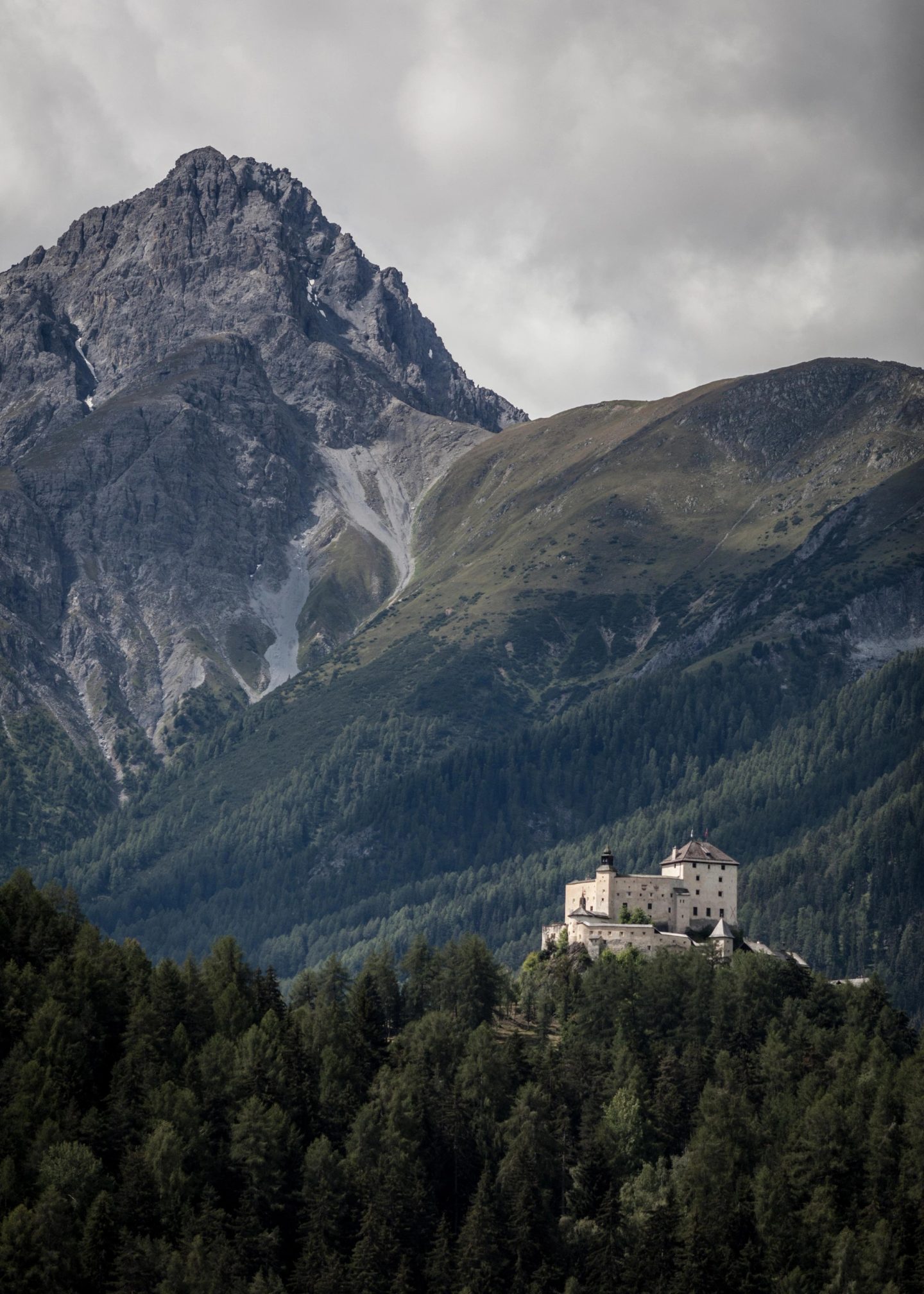 Chastè da Tarasp, Schloss Tarasp, Tarasp Castle