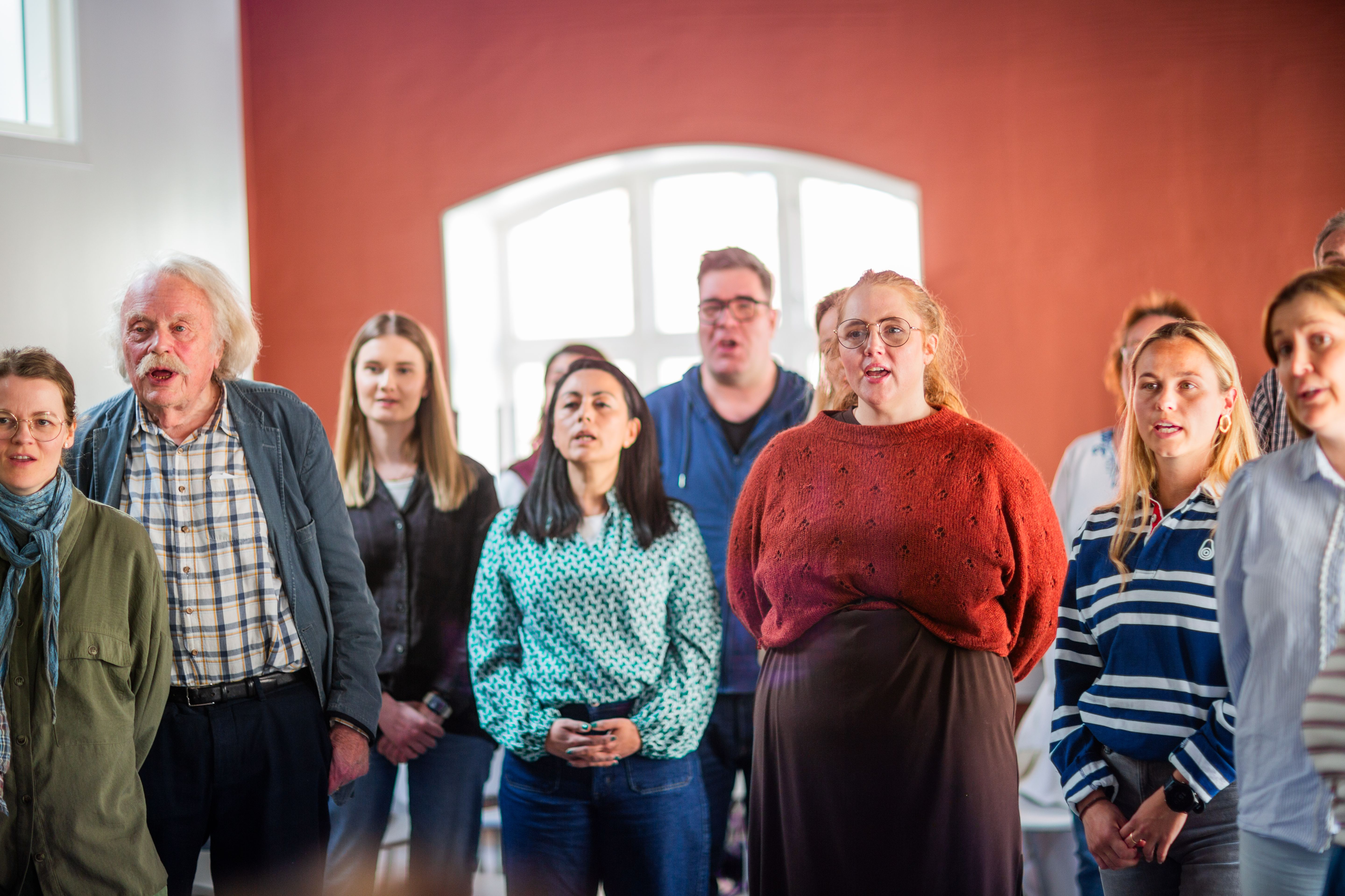 Bjørkvold og kursdeltakerne i allsang