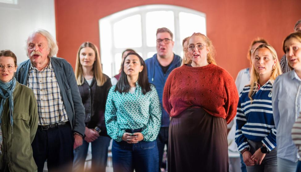 Bjørkvold og kursdeltakerne i allsang