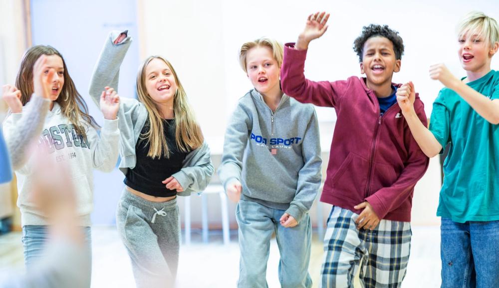 Elever synger på Frydenlund skole