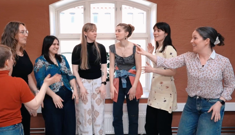 7 personer leker Bunny bunny