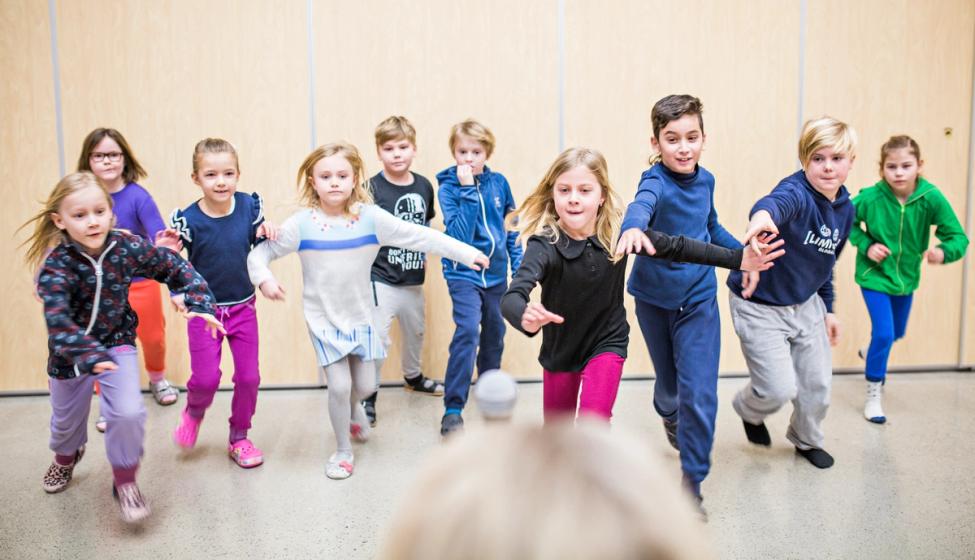 Elever på Hebekk skole løper til mikrofonen!