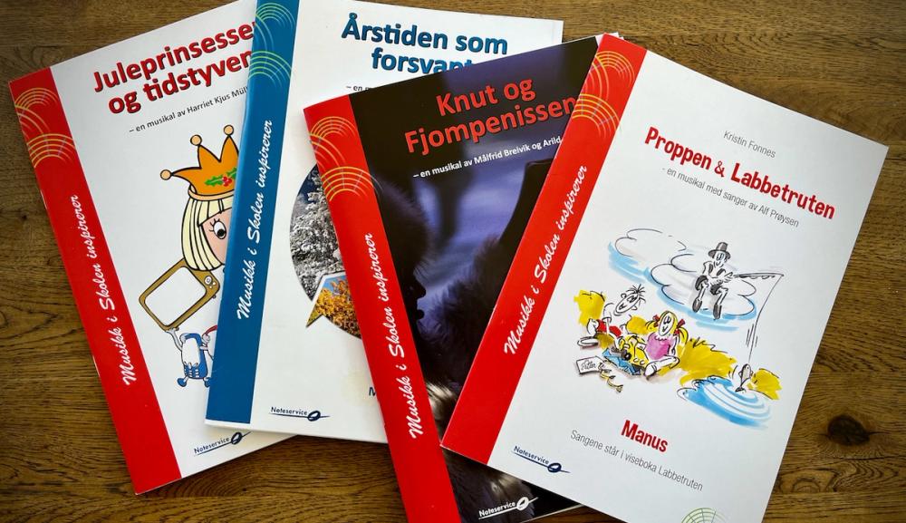 Fire hefter med manus til barnemusikaler